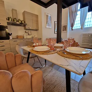 Regina In Porta Romana 2 - Sky Tv, Wifi E Breakfast Box , Milan Italy